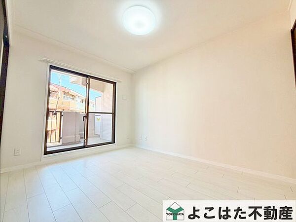 白を基調とした内装が、住まい全体に明るく清潔感のある印象を演出。インテリアも映える、心地よい空間に仕上がっています。