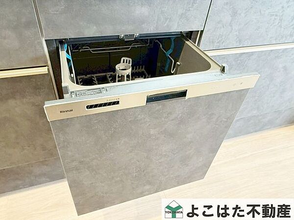 ビルトインタイプの食洗機を標準装備。手荒れの心配も無く、洗い物に時間を取られない分、ご家族で過ごす時間が増やせます。