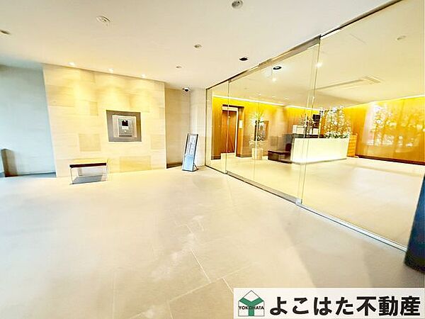 オートロック完備で不審者や勧誘員などが建物内に立入る事を防げて防犯対策も安心！