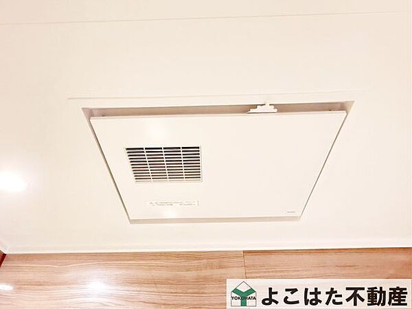 浴室暖房乾燥機が標準装備です。浴室が乾燥機に！雨の日や冬場も天気を気にせずいつでもお洗濯して大丈夫です。