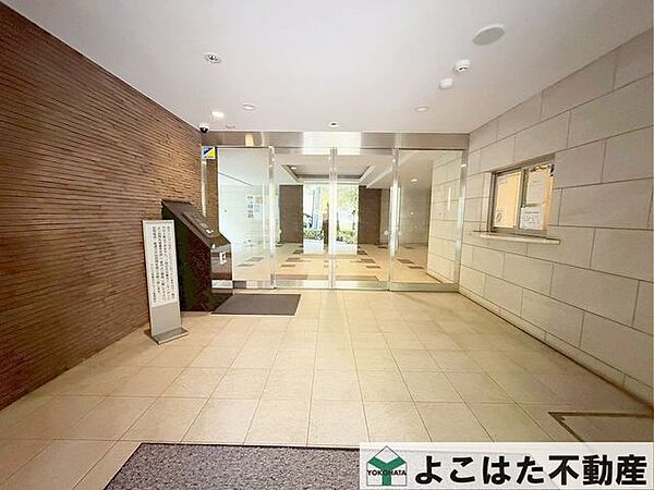 オートロック完備で不審者や勧誘員などが建物内に立入る事を防げて防犯対策も安心！