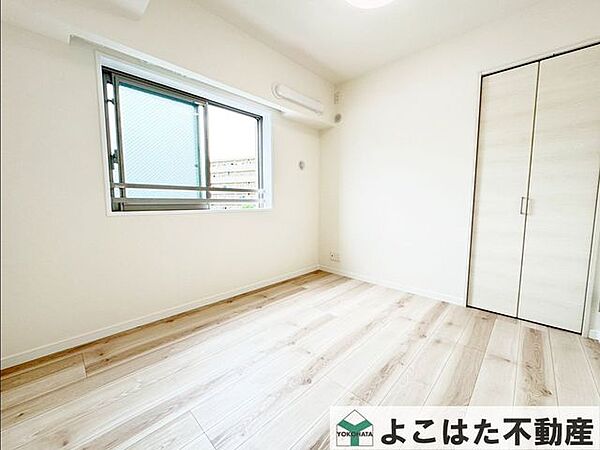 全室フローリングなので、お掃除がしやすく、いつでも清潔感のある室内環境を保てます。お部屋ごとの雰囲気に統一感があり、家具の配置もしやすいため、インテリアを楽しみたい方にもおすすめ。
