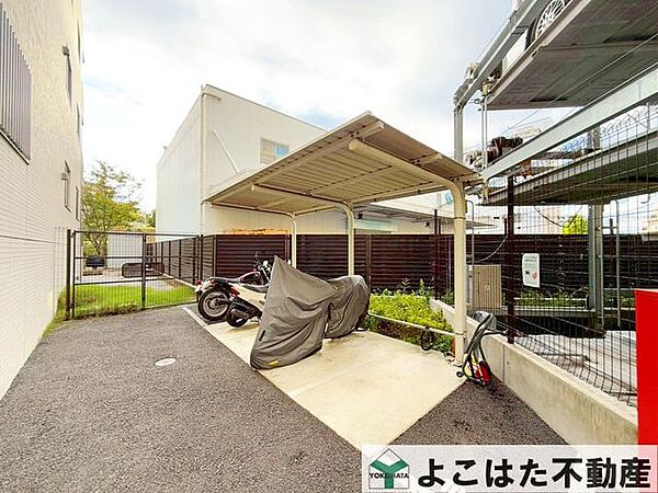 バイク置き場完備。