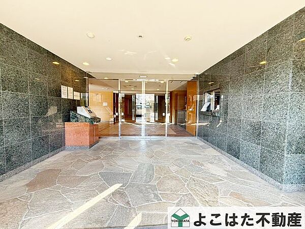 オートロック完備で不審者や勧誘員などが建物内に立入る事を防げて防犯対策も安心！