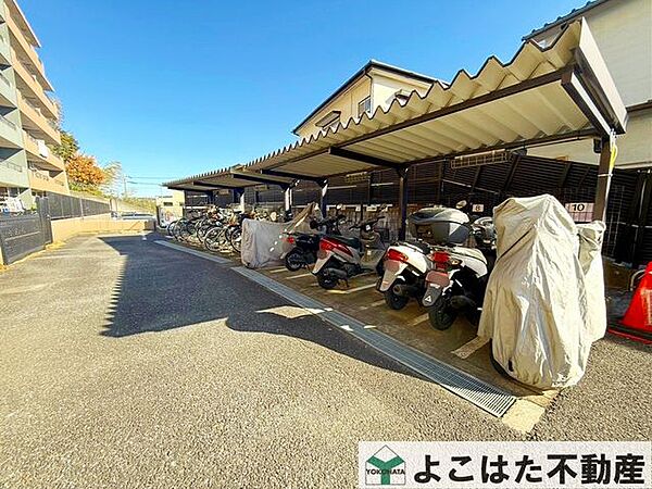 バイク置き場完備。