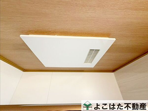 水はけの良い床材や、汚れが付きにくい壁面パネルを採用し、毎日のお手入れもスムーズに！浴室暖房乾燥機付きで、雨の日も安心。「快適」「安心」「清潔」そのすべてを叶える空間です。