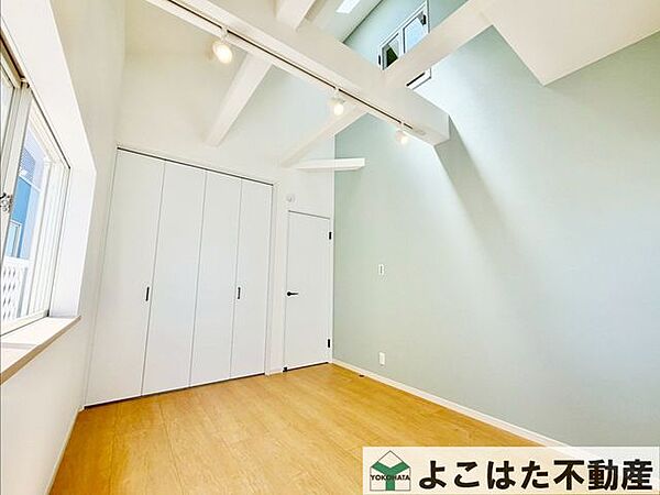 部屋数が多いのでライフスタイルに合わせて柔軟に活用できます。家族それぞれにプライベート空間を確保でき、子ども部屋や書斎、趣味の部屋として！