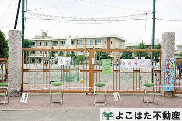 川崎市立登戸小学校 徒歩13分。 1010m