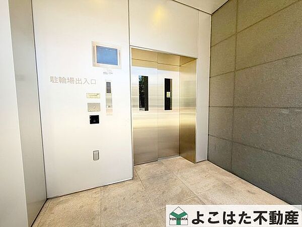 【駐輪場】現地では室内の雰囲気や設備はもちろん、共用部や駐車場・駐輪場など、日々の暮らしに関わるポイントもご確認いただけます。ぜひお気軽にお問い合わせください。