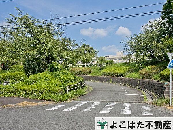 多摩市立西落合小学校 徒歩5分。 350m