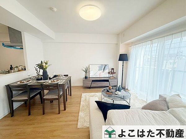 全室フローリングなので、お掃除がしやすく、いつでも清潔感のある室内環境を保てます。お部屋ごとの雰囲気に統一感があり、家具の配置もしやすいため、インテリアを楽しみたい方にもおすすめ。