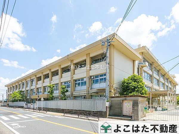 川崎市立稲田中学校 徒歩25分。 1960m