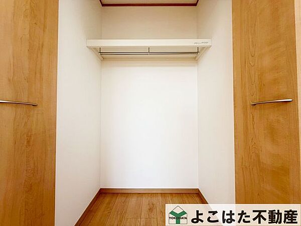 各所に収納スペースを設けているため、お洋服、家事用品、仕事道具など、場所を分けて綺麗に整理整頓が可能！