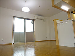 ブリリアンスシティー 305 3階2LDKのリビング/ダイニング