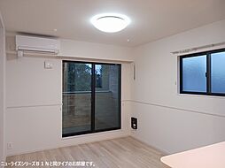 カーサ・彩 205 2階2LDKのリビング/ダイニング