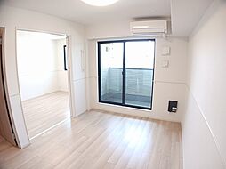 カレント新城 203 2階2LDKのリビング/ダイニング