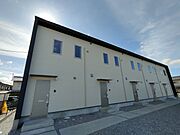 愛知川駅より徒歩29分 築2年6ヶ月 2階建の賃貸物件