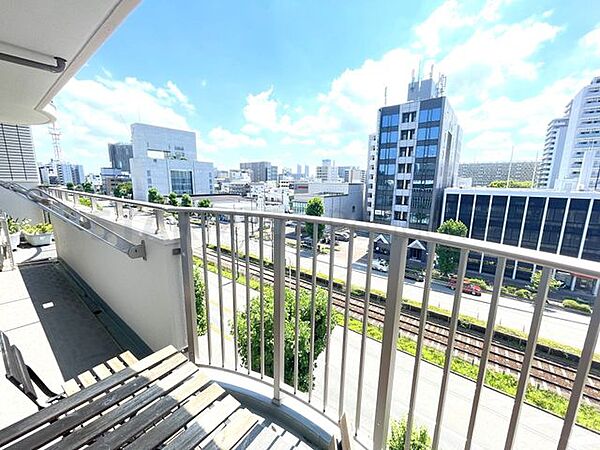 遮るものが視界になく、広々とした青空を一望できます