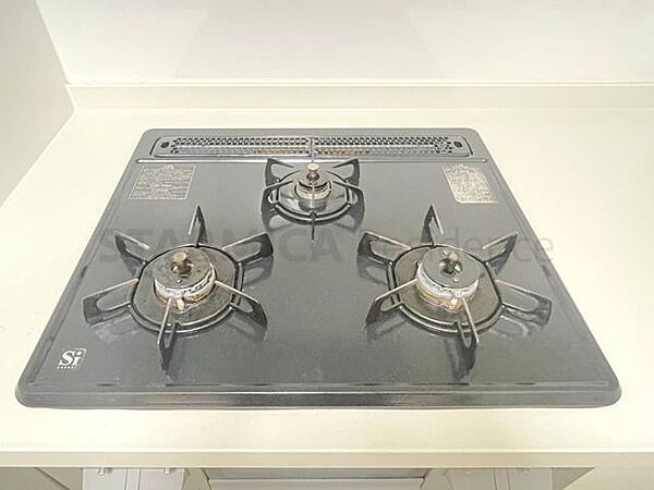 三口のガスコンロで、お料理の効率もアップ
