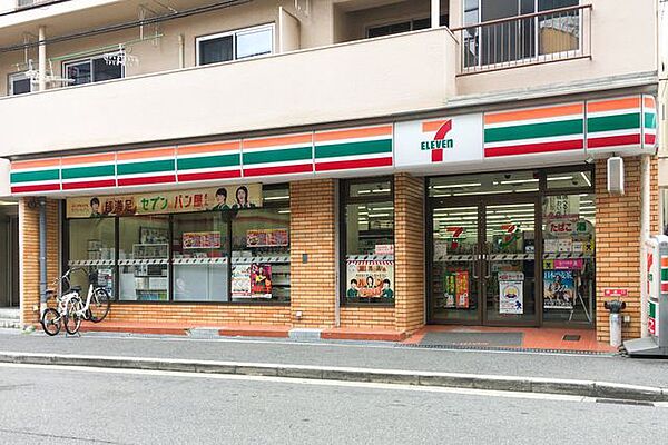 セブンイレブン大阪南堀江4丁目店 徒歩2分。 160m