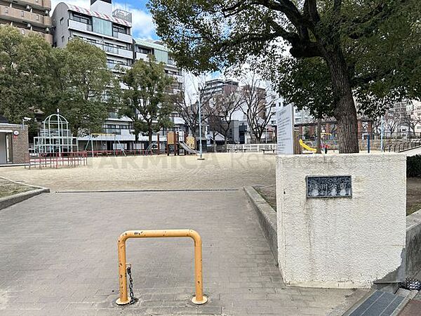 滝川公園 徒歩1分。 50m