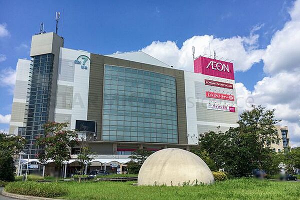 イオン北千里店 徒歩9分。 650m