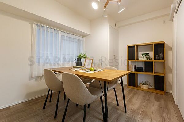 角部屋の為、窓があり採光のとれる約5.2帖洋室です