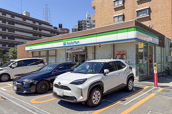 ファミリーマート吹田千里山西店 徒歩13分。 1000m