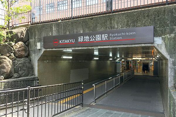 緑地公園駅(北大阪急行電鉄 南北線) 徒歩13分。 1040m