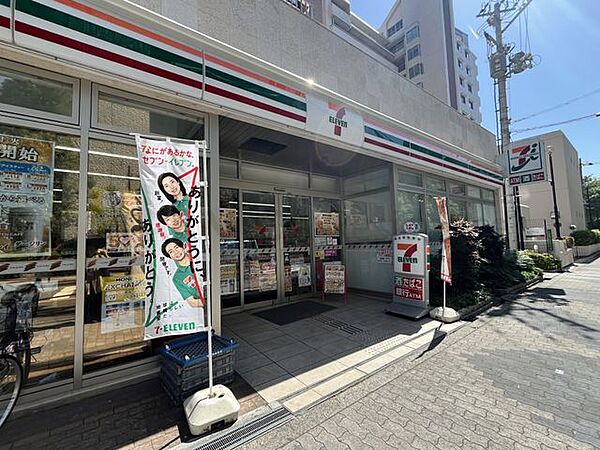 セブンイレブン梅田スカイビル前店 徒歩5分。 350m
