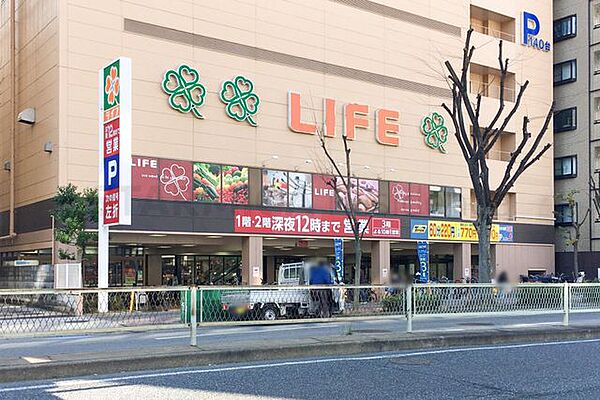 ライフ本庄店 徒歩9分。 650m