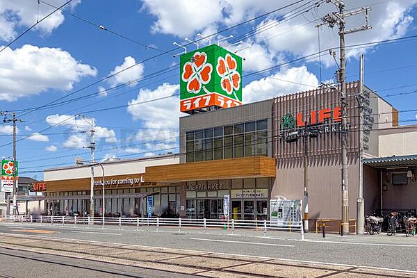 ライフ玉出東店 徒歩9分。 680m