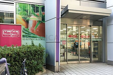 Maxvaluエクスプレス西梅田店 徒歩6分。 440m