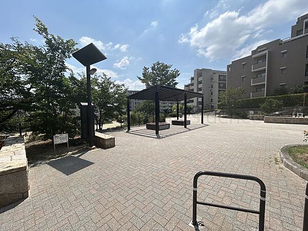 千里山中央公園 徒歩1分。 11m