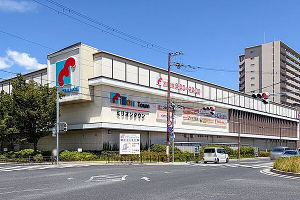 ミリオンタウン 塚口 徒歩8分。 600m