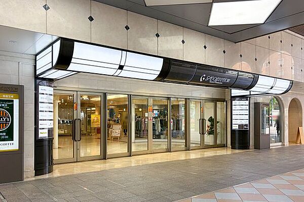 G・コレクション阪急宝塚 徒歩9分。 710m