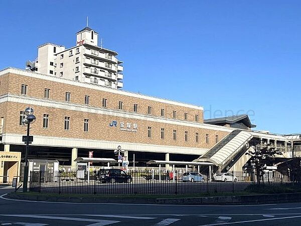 宝塚駅(JR西日本 福知山線) 徒歩7分。 560m