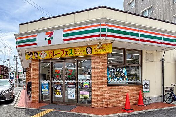 セブンイレブン神戸本山駅南店 徒歩8分。 640m