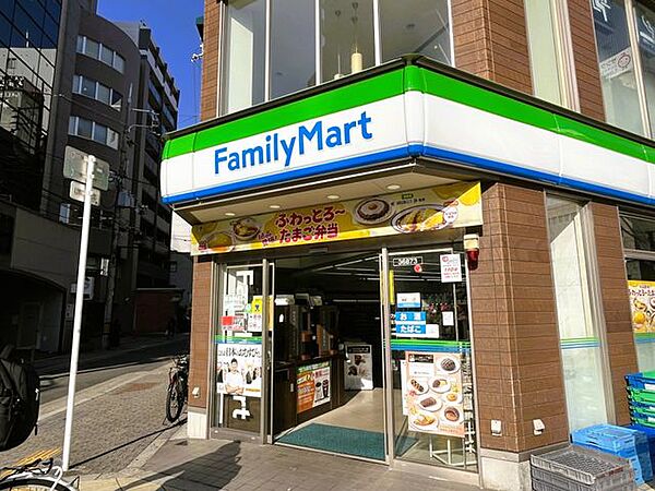 ファミリーマート西天満東店 徒歩3分。 190m