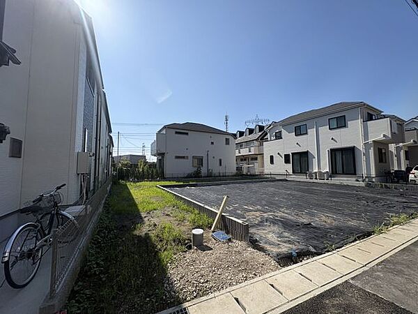 南からの採光を確保できます。（R8.8月撮影）