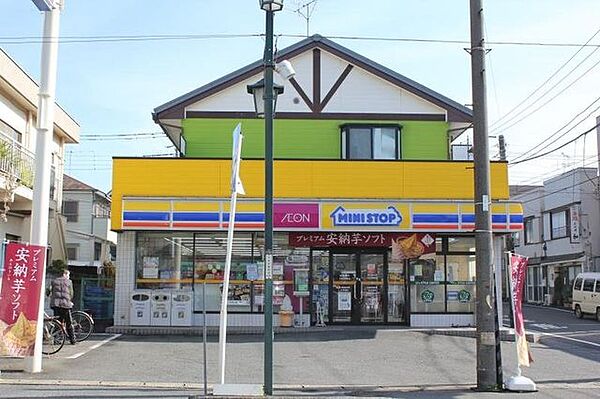 ミニストップ下矢切栄町店 徒歩10分。 800m