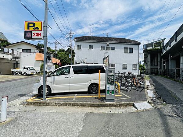 前面道路は約6mの公道です（R8.6月撮影）