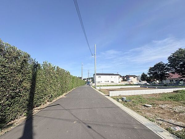 陽当たり良好な売地です (R8.7撮影)