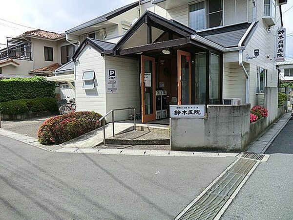 鈴木内科医院 徒歩13分。 1000m