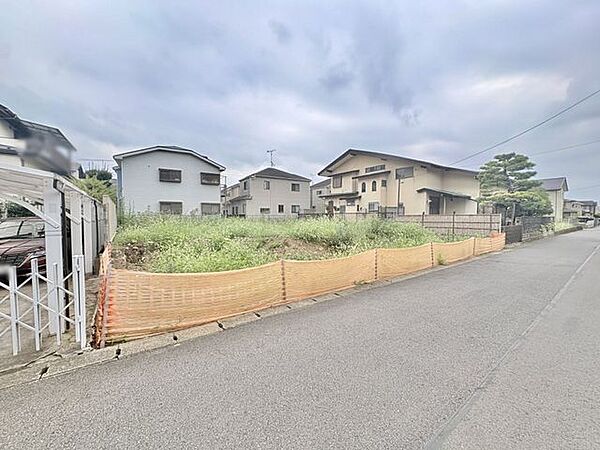 お好きなハウスメーカーで建築可能です（R8.9月撮影）
