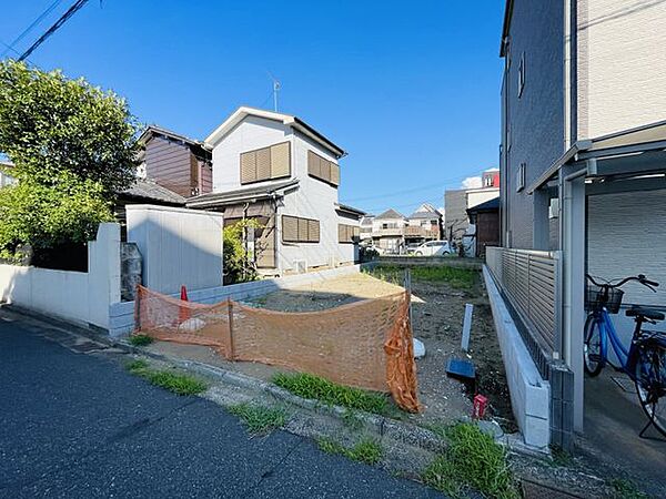 周辺環境が整った立地の1区画です。2026年8月撮影
