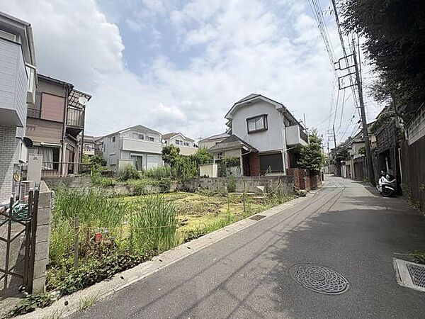 落ち着いた雰囲気の立地です【2026年7月撮影】