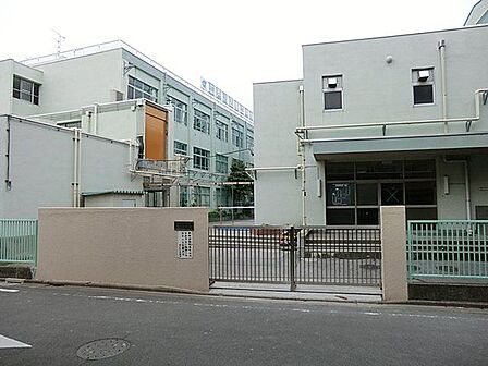 江戸川区立春江中学校 徒歩2分。 130m