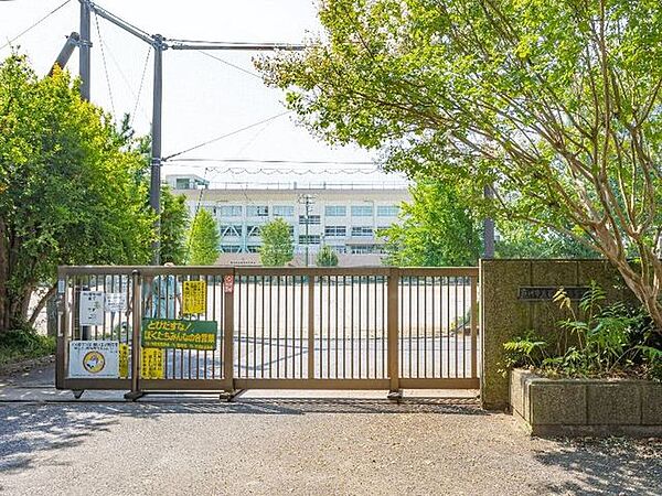 市川市立百合台小学校 徒歩13分。 1030m