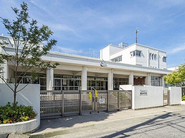 浦安市立堀江中学校 徒歩7分。 530m